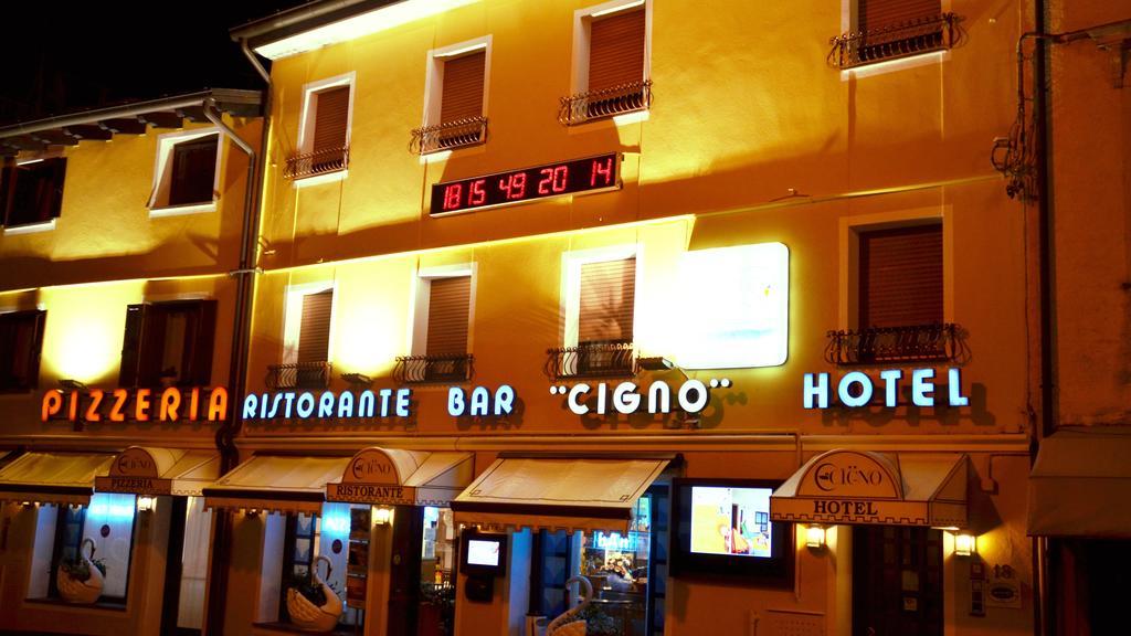 Hotel Ristorante Cigno - Camere And Aparthotel Latisana Exterior foto